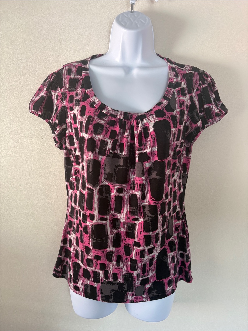 Worthington Pink and Black Geometric Scoop-Neck Short Sleeve Tee